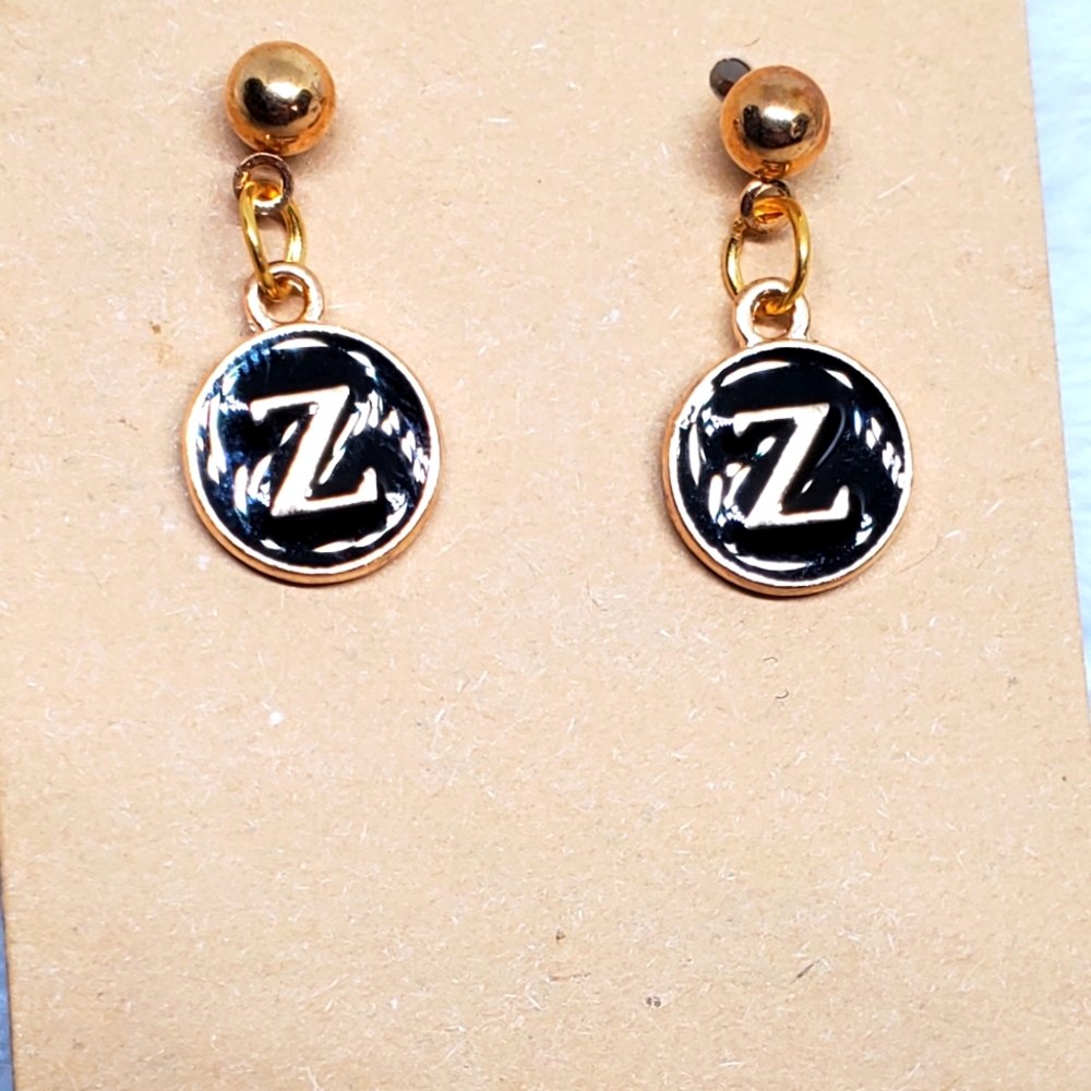 7/$10 Z Initial Earrings, New